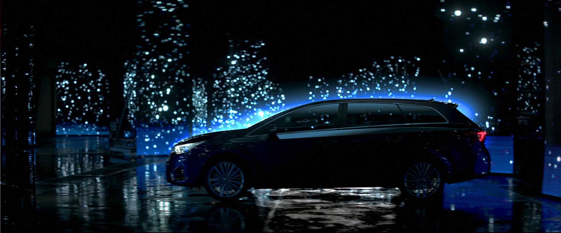 Sideview car. Still from Toyota Avensis - Commercial
