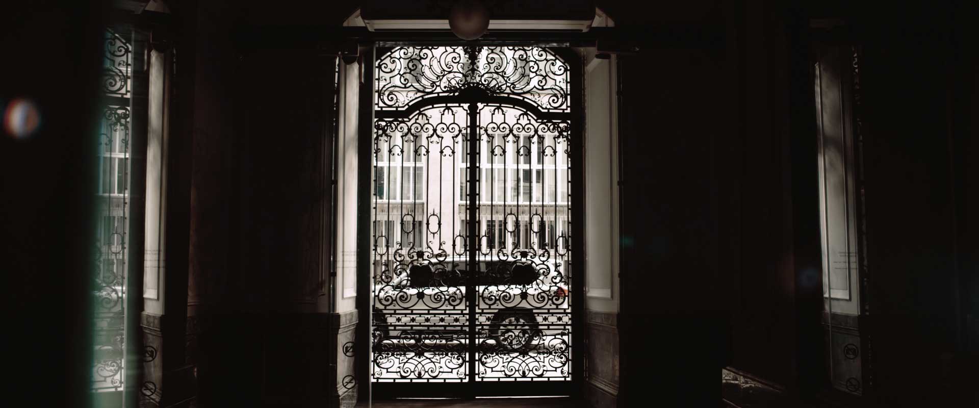Budpapest window and car. Still from Lexus LX2016 Commercial.